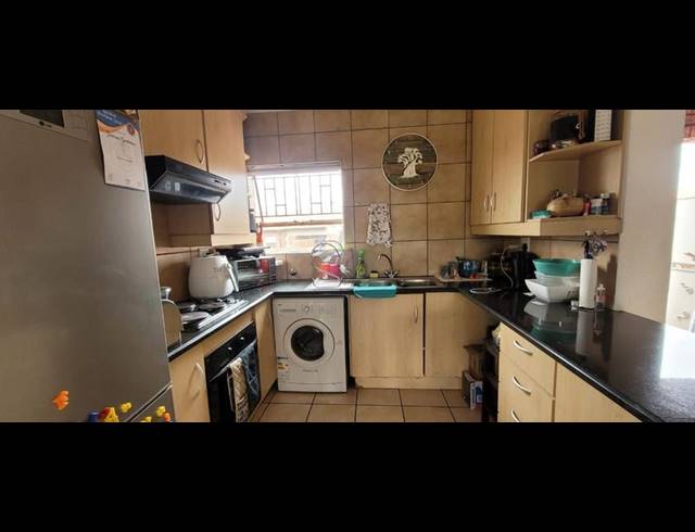 2 BEDROOM TOWNHOUSE FOR SALE IN FLORENTIA